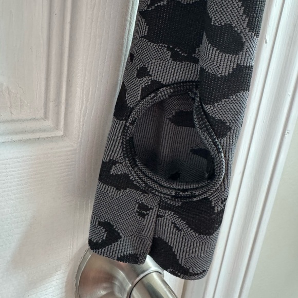 BURN BOOTCAMP Mock Neck Camo Long Sleeve Workout Top Size XS - Picture 4 of 4